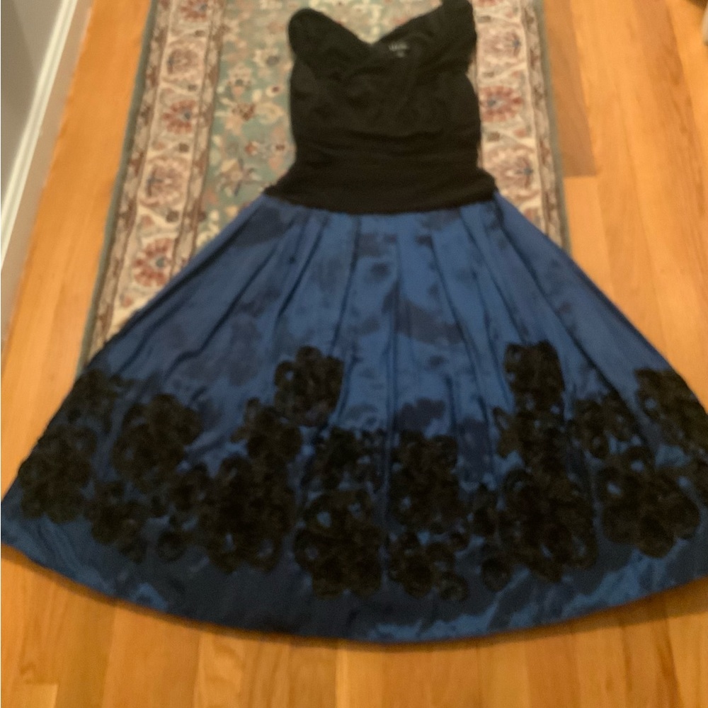 NWOT Fashionable dress, sleeveless, black with blue decorative bottom. Size 10 - Picture 10 of 10